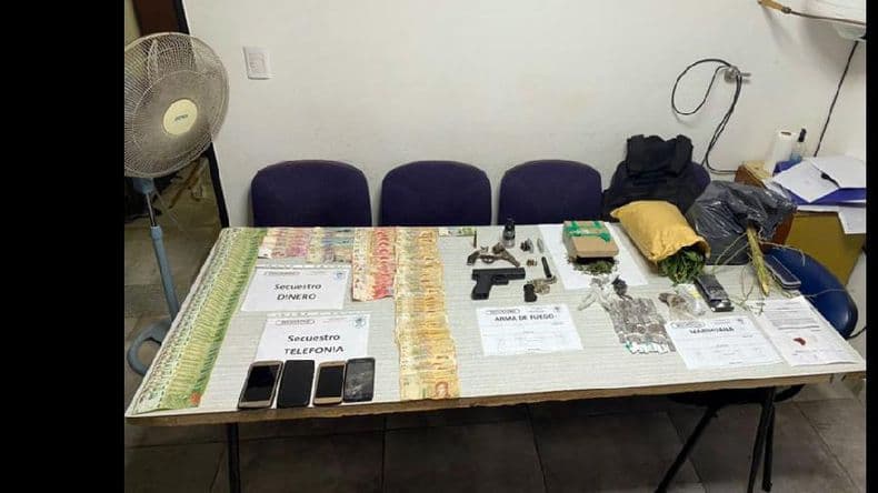 Secuestraron marihuana y armas de fuego a dos sujetos en un casa del barrio Acevedo