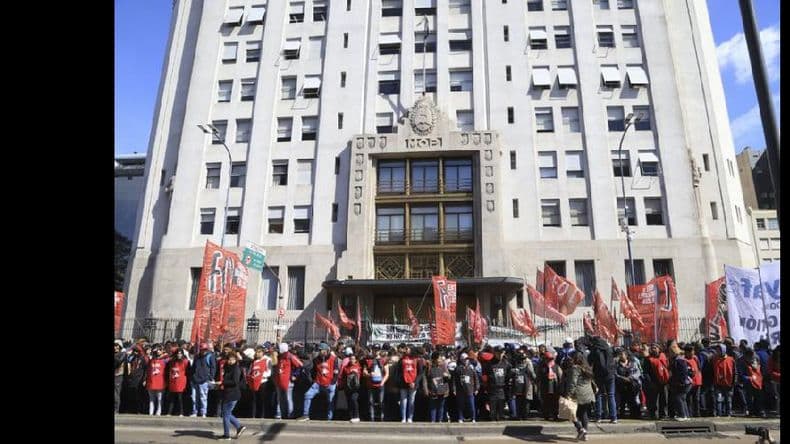 Movimientos sociales reclamaron la emergencia alimentaria con un acampe