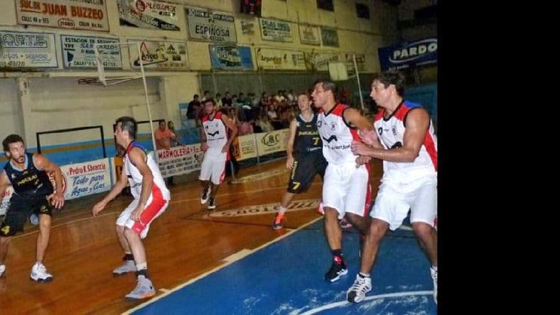 Victorias de Sirio Libanés y Sports en el arranque del certamen “Carlos Courtial”