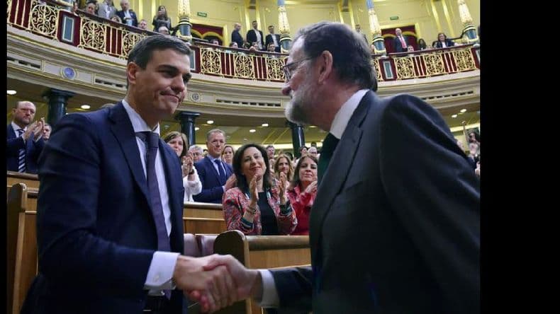 El socialista Pedro Sánchez derribó ayer a Mariano Rajoy y tomó el poder en España