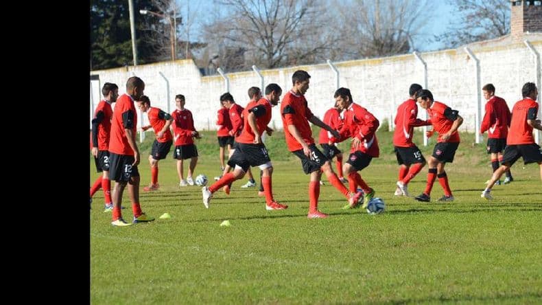Douglas terminó la semana de trabajo y “El Guly” no haría modificaciones
