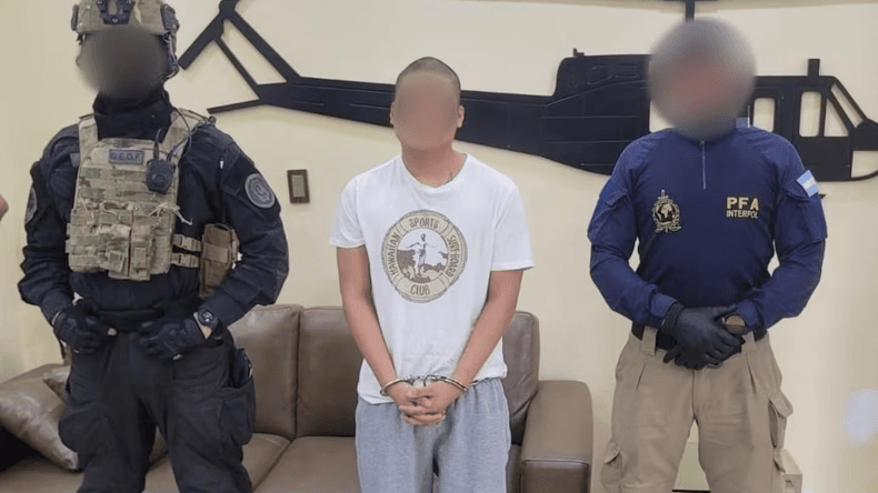 Pequeño J: el principal acusado por el triple crimen de Florencio Varela llegó a la Argentina