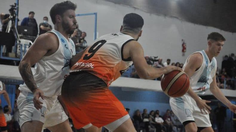 Pergamino Básquet ante Rocamora en el inicio de la burbuja de Lanús