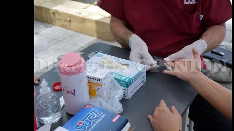 VIH: crecen los diagnósticos en mujeres mayores de 45 años y en varones jóvenes