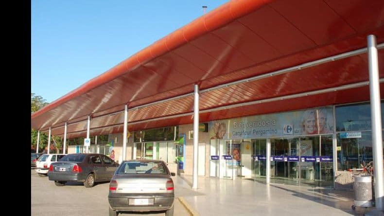 Robaron una Toyota Hilux en Carrefour y la Policía la recuperó más tarde en Salto