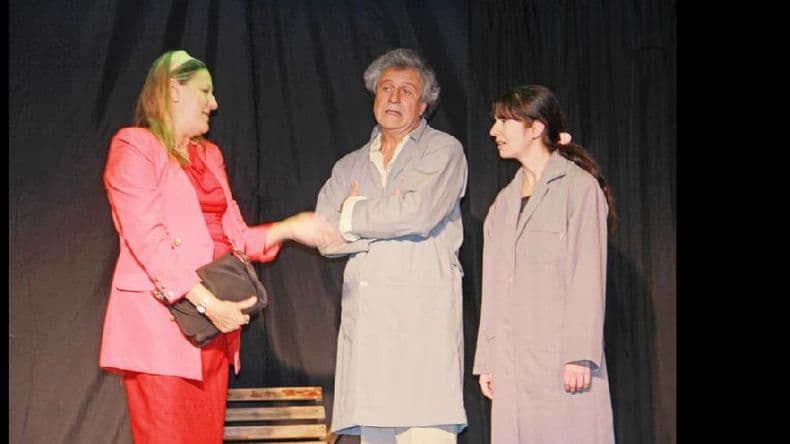 Estrenan la obra teatral “Los otros papeles”