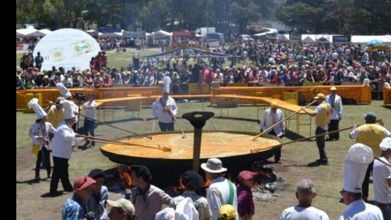 Pigüé vuelve a tener su Omelette Gigante para la fiesta del aniversario