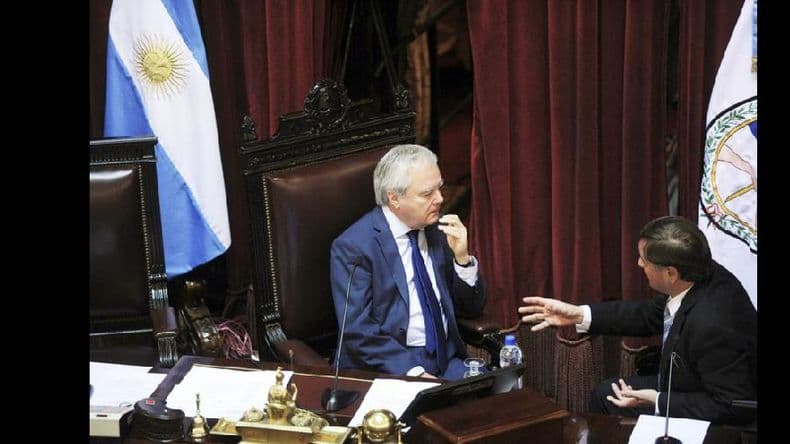 Se complicó en el Senado el debate de la reforma laboral