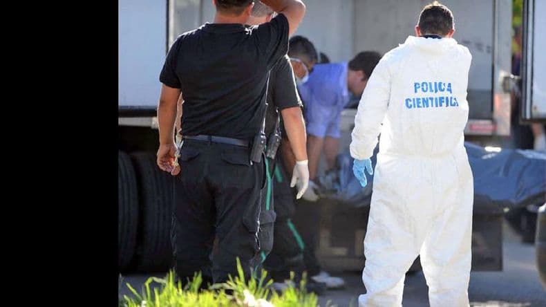 Hallaron dos cadáveres enterrados en el jardín de una casa en Florencio Varela