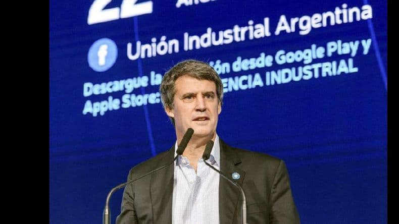 Para Prat Gay “una gran devaluación no es el camino” para solventar el déficit