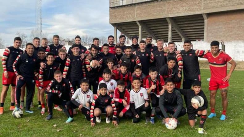 Douglas repetirá los once para visitar a Defensores de Villa Ramallo en San Nicolás