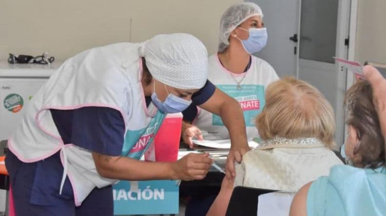 Kicillof anunció vacuna libre para mayores de 45 y en 31 municipios para toda la población objetivo
