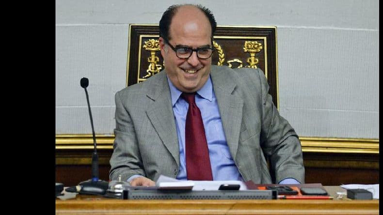El Parlamento venezolano declaró a Nicolás Maduro en “abandono del cargo”