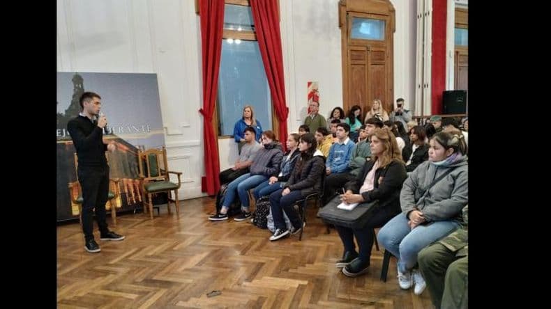 Con una charla informativa, comenzó una nueva edición del Parlamento Estudiantil