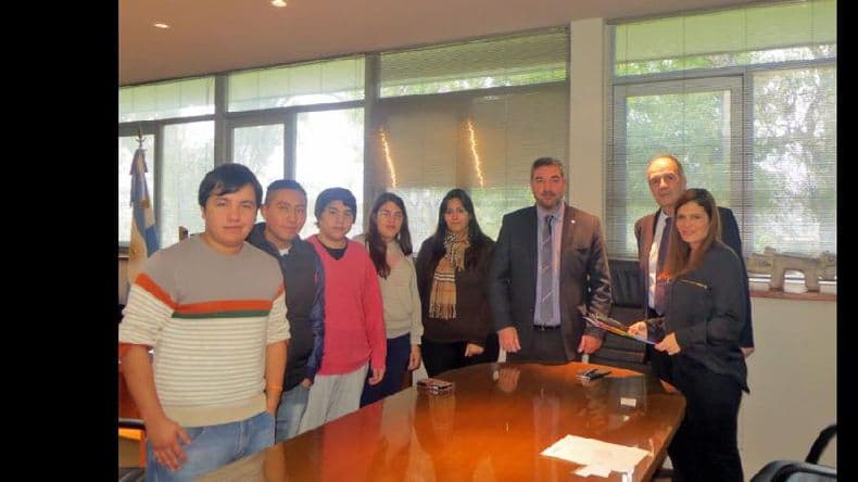 El Banco Credicoop efectuó una donación para el Centro de Estudiantes de la Unnoba