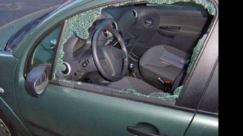 Denuncian casos de escruche y robos en vehículos estacionados