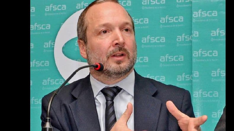 La Justicia suspendió la adecuación de oficio del multimedios Clarín