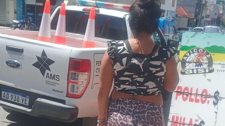 Incidentes en Avenida de Mayo: comerciantes del Centro llamaron a emergencias por una joven exaltada