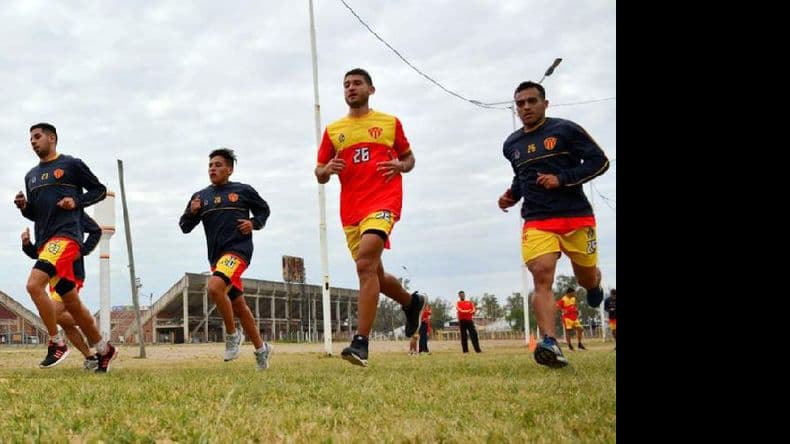 Federal A: aunque Douglas todavía no, algunos equipos volvieron a entrenarse