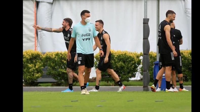 Scaloni no viaja a Chile con la Selección porque sigue dando positivo en coronavirus