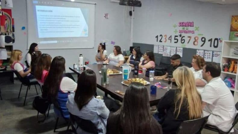 Personal de los CDC continúa trabajando en los programas de capacitación municipal