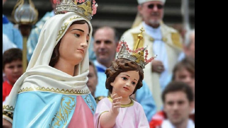 Preparativos para honrar a la Virgen del Rosario de San Nicolás