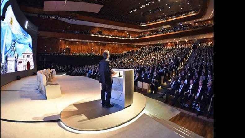 Mauricio Macri hizo un fuerte llamado a invertir en la Argentina al abrir el Foro