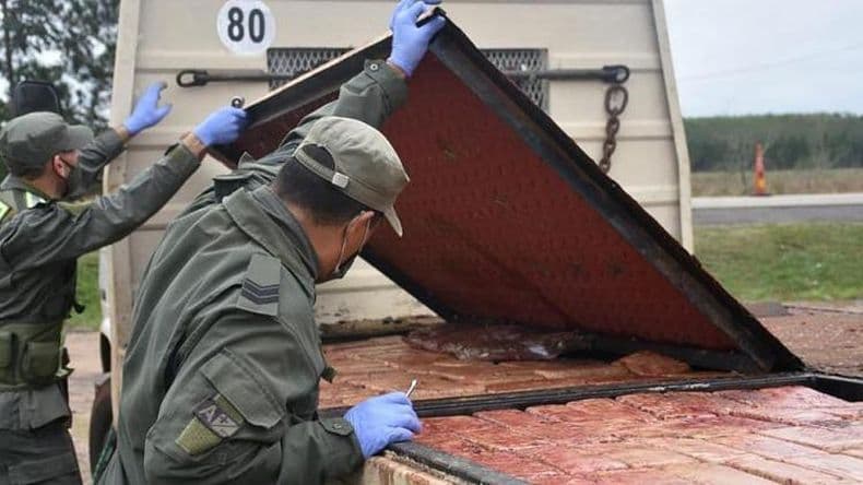 Hallan más de 175 kilos de marihuana ocultos en el piso falso de una grúa