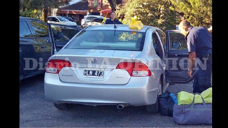 Detuvieron a tres jóvenes en un auto con marihuana y 120.000 pesos en efectivo