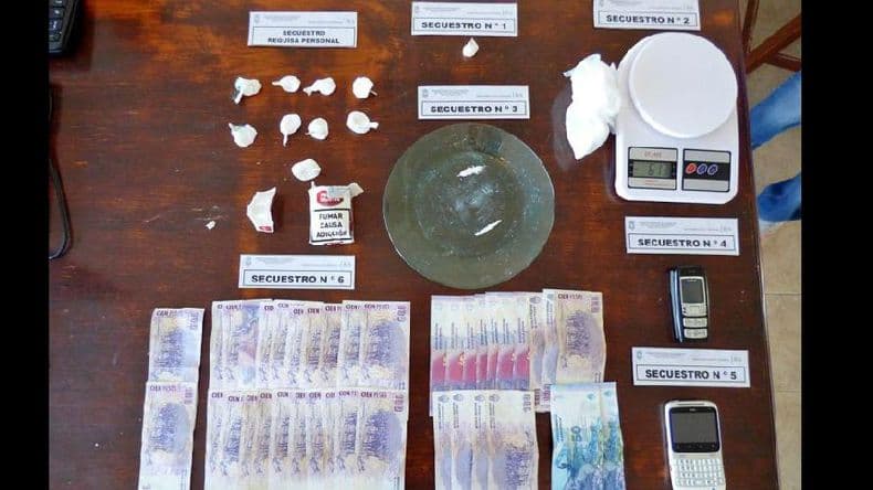 Detuvieron a dos personas y secuestraron armas, dinero y drogas en ocho allanamientos