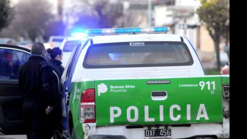 Detienen a un policía por una fiesta no permitida en el marco de la cuarentena