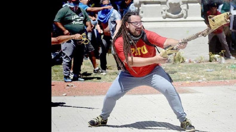 El “hombre mortero” llamó a “sacar a Macri como sacamos a De la Rúa”