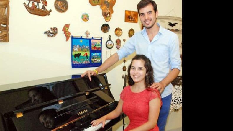 Piano a cuatro manos en la sala de Bellas Artes