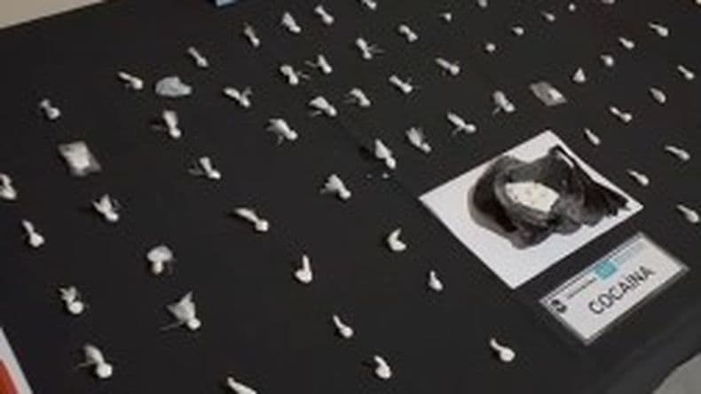 En el barrio San José detuvieron a cuatro personas y secuestraron 100 dosis de cocaína por narcomenudeo