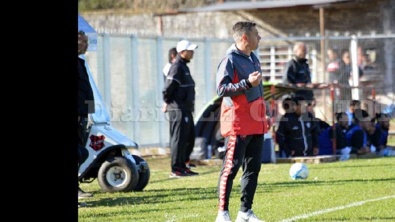 Douglas presentaría un cambio para recibir al líder Unión de Sunchales