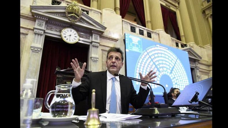 Massa impulsa una ley para convertir planes sociales en empleo