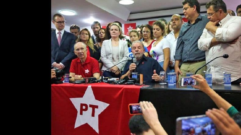 Lula da Silva dice no temer a la justicia tras declarar por fraude a Petrobras
