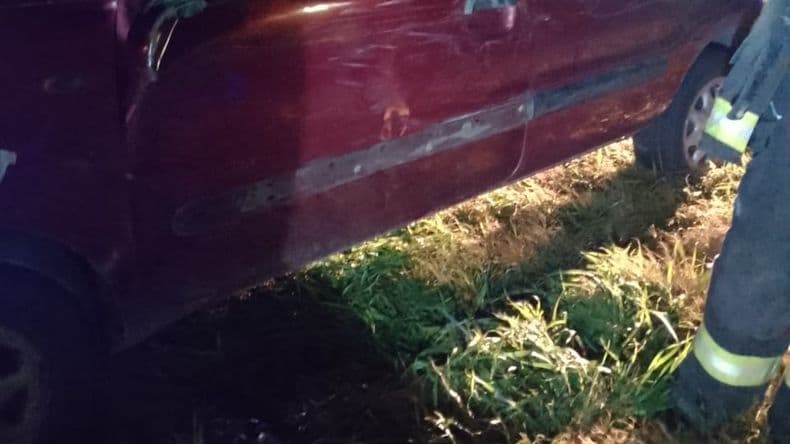 Un camionero casi provocó una tragedia al embestir de costado a un vehículo utilitario de una familia