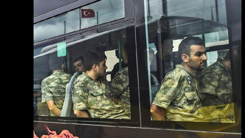 Erdogan anunció el estado de emergencia en Turquía e intensificó una purga