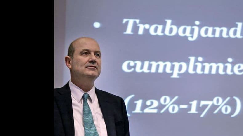 Sturzenegger defendió una “política monetaria dura”