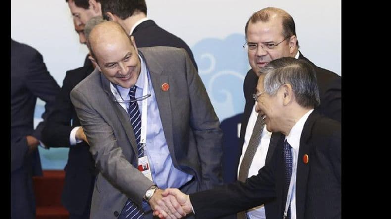 Sturzenegger espera que la contracción monetaria genere un descenso de la inflación