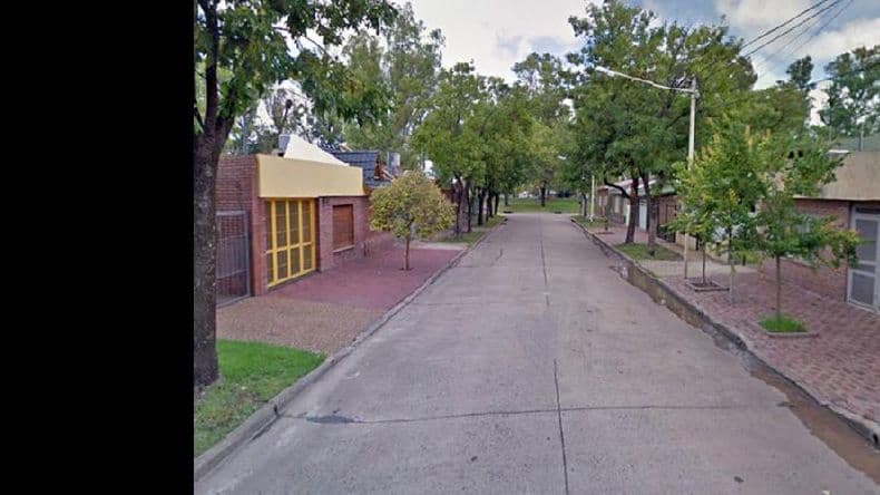Motochorros le robaron la cartera a una mujer en calle Monteagudo
