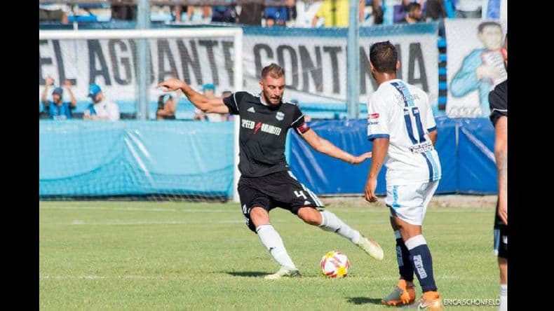 Gustavo “Tatagua” Benítez, un bastión de Riestra, que volvió a la B Nacional