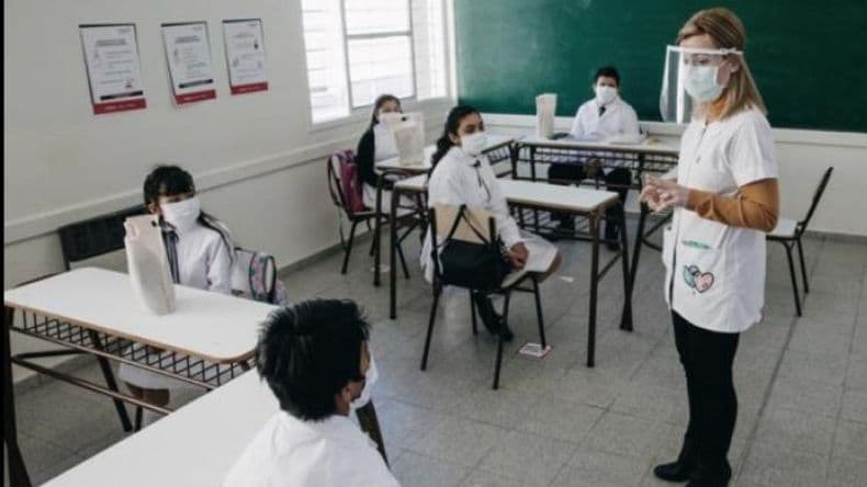 La Provincia piensa en un barbijo "de calidad" para los niños en las escuelas
