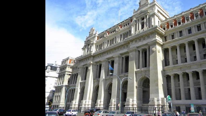 Prat Gay dijo que el aumento de las tarifas será “gradual”
