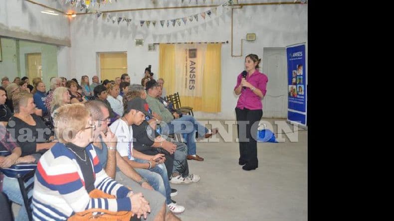 Cumpliendo con una amplia agenda, Anses entregó jubilaciones y netbooks