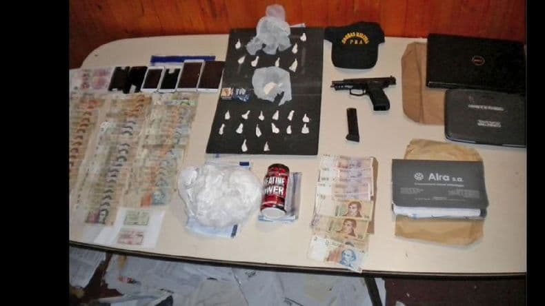Detienen a dos sujetos con gran cantidad de cocaína para comercializar y armas