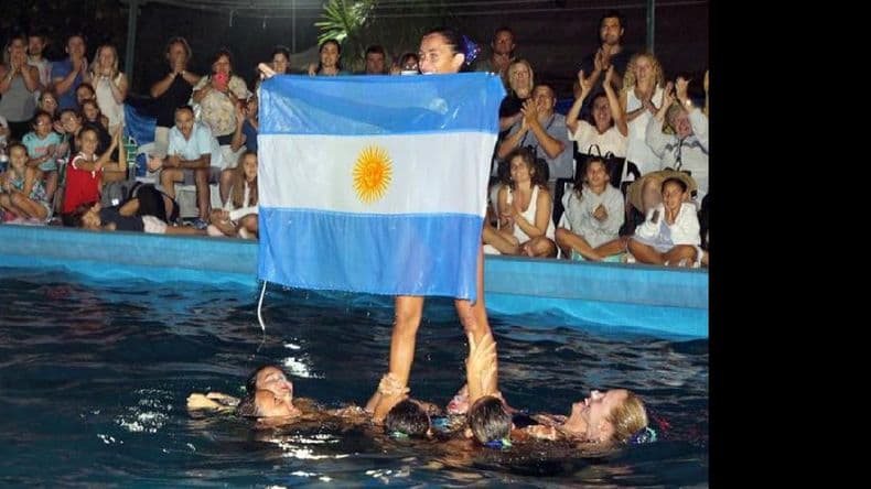 Espectacular show brindó el seleccionado de nado sincronizado en el Club Gimnasia