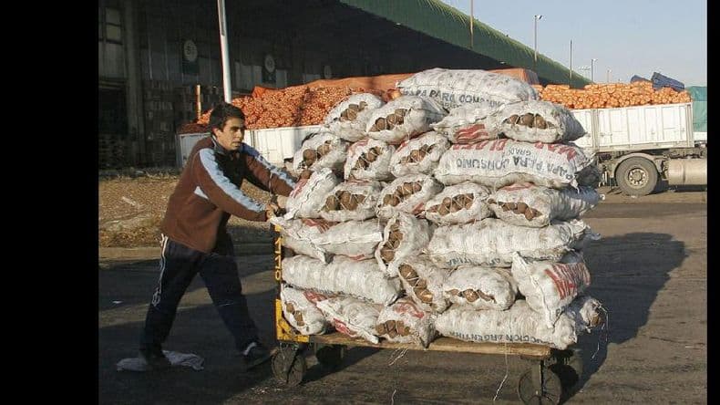 El consumidor paga por frutas y verduras ocho veces más de lo que recibe el productor