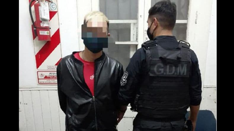 Con un cuchillo dos menores robaron un celular y más tarde fueron detenidos